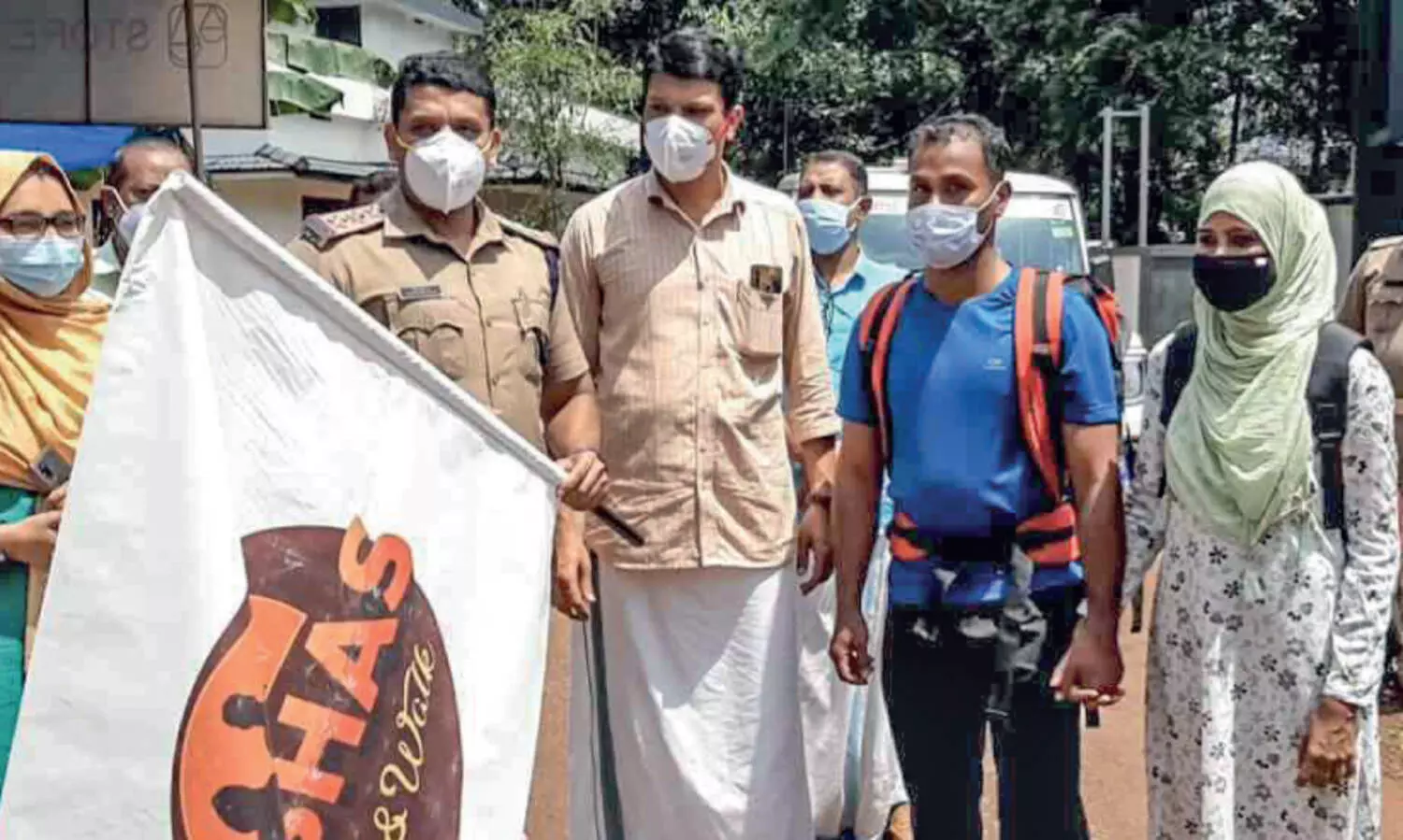 walking couple edayoor
