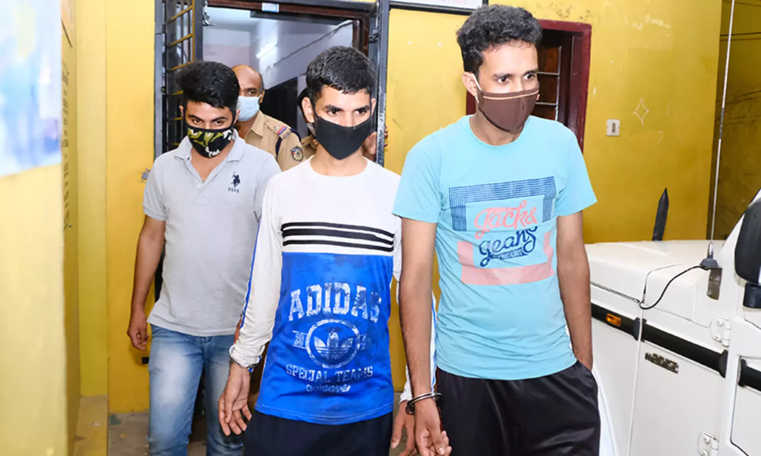 എ.ടി.എമ്മിൽ പണം നിറക്കുന്ന സുരക്ഷാ സേനാംഗങ്ങളുടെ തോക്ക്​ ലൈസൻസ് വ്യാജം; അഞ്ച്​ പേർ അറസ്​റ്റിൽ