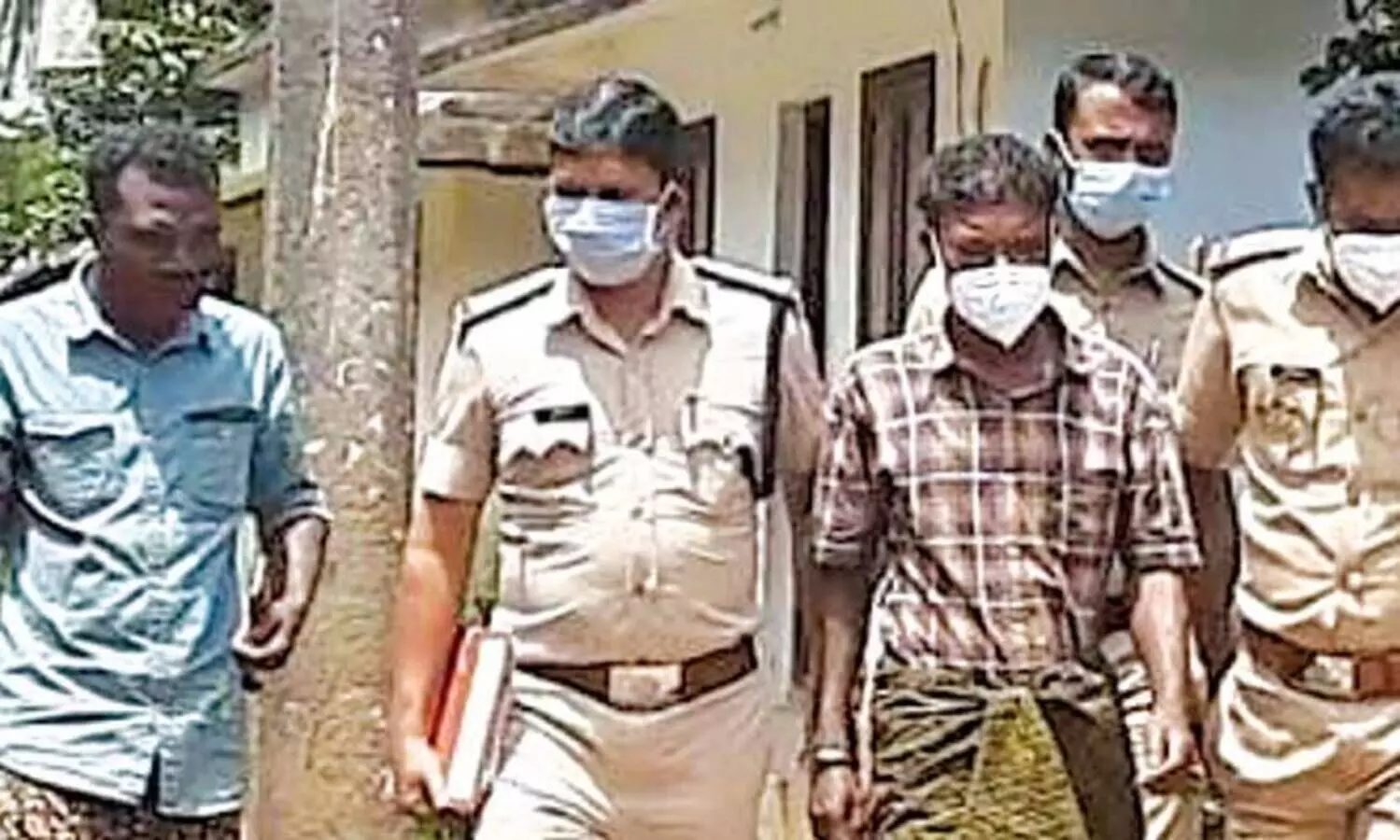 ക്ഷേത്രപരിസരത്തെ ചന്ദനമോഷണം; രണ്ടുപേർ പിടിയിൽ