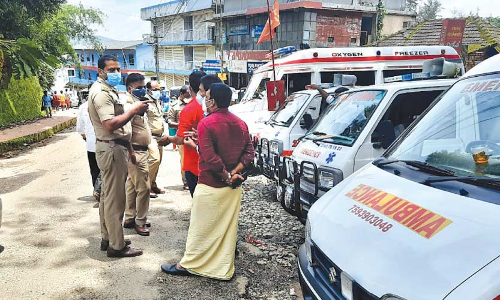ആംബുലൻസുകളിൽ മിന്നൽ പരിശോധന; പി​ഴ ചു​മ​ത്തി