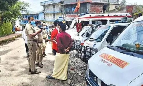 ആംബുലൻസുകളിൽ മിന്നൽ പരിശോധന; പി​ഴ ചു​മ​ത്തി
