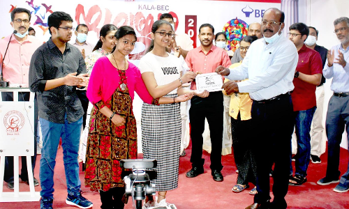 ബാലവേദി കുവൈത്ത്​ ദുരിതാശ്വാസ നിധിയിലേക്ക്​ ലക്ഷം രൂപ നൽകി