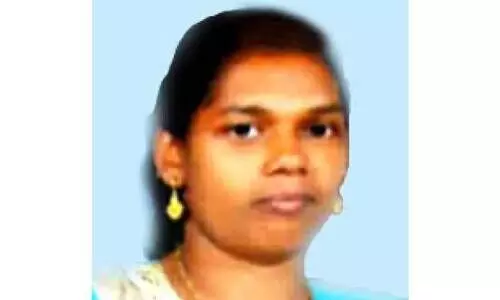 ആ​ശു​പ​ത്രി​യി​ലേ​ക്കു​ള്ള യാ​ത്രാ​മ​ധ്യേ ഗ​ര്‍ഭി​ണി മ​രി​ച്ചു; പ​രി​ശോ​ധ​ന​യി​ല്‍ കോ​വി​ഡ്