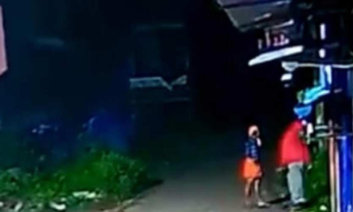 ആ​യി​രം​തെ​ങ്ങി​ലെ തീ​പി​ടി​ത്തം: തീ ​ക​ത്തി​ക്കുന്നതിൻെറ ദൃശ്യങ്ങൾ പുറത്ത്