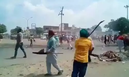 ശിരോമണി അകാലി ദൾ പരിപാടിയിലേക്ക്​ മാർച്ച്​, കർഷകർക്ക്​ നേരെ ലാത്തിചാർജ്