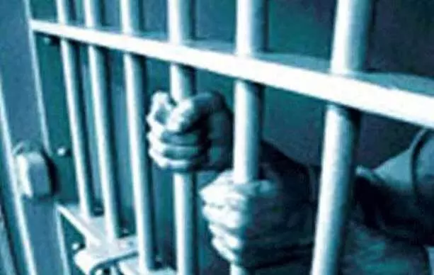 എ.ടി.എം കവർച്ച: ഇതര സംസ്ഥാനക്കാരൻ കോടതിയിൽ കീഴടങ്ങി എ.ടി.എം കവർച്ച: ഇതര സംസ്ഥാനക്കാരൻ കോടതിയിൽ കീഴടങ്ങി