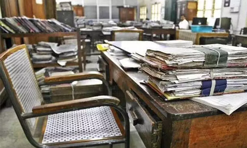 സർക്കാർ ജീവനക്കാരുടെ ആശ്രിത നിയമനം പൂർണമായി അവസാനിപ്പിക്കണമെന്ന് ശമ്പള കമീഷൻ സർക്കാർ ജീവനക്കാരുടെ ആശ്രിത നിയമനം പൂർണമായി അവസാനിപ്പിക്കണമെന്ന് ശമ്പള കമീഷൻ