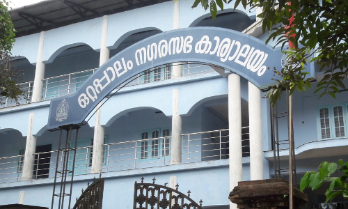 ഒറ്റപ്പാലം നഗരസഭ സെക്രട്ടറിക്കെതിരെ സ്ഥിരംസമിതി അധ്യക്ഷ വനിത കമീഷന് പരാതി നൽകി