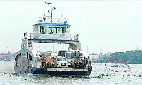 മുങ്ങിയ വള്ളം അഴിമുഖത്തേക്ക് ഒഴുകിയെത്തിയത്​ ഭീഷണി