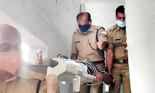 മൂന്നാം നിലയിൽ നിന്ന് വീണ് ഗുരുതര പരിക്കേറ്റ് കിടന്നയാളെ രക്ഷപ്പെടുത്തി മൂന്നാം നിലയിൽ നിന്ന് വീണ് ഗുരുതര പരിക്കേറ്റ് കിടന്നയാളെ രക്ഷപ്പെടുത്തി