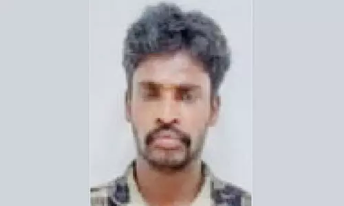 ചന്ദനത്തടി മോഷണം; നി​ര​പ​രാ​ധി​യെ കു​ടു​ക്കാ​ൻ കെ​ണി​യൊ​രു​ക്കി വ​ന​പാ​ല​ക​​ൻ, യഥാർഥ പ്രതി പിടിയിൽ