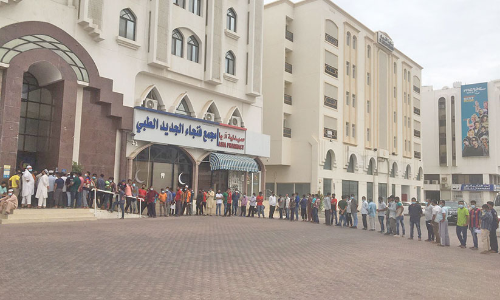 വാക്​സിനെടുക്കാൻ നെ​ട്ടോട്ടം; പലയിടത്തും നീണ്ട ക്യൂ