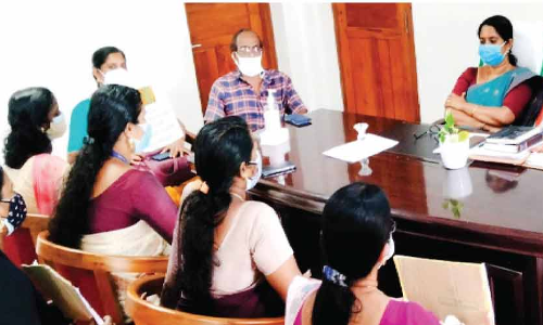 ഊട്ടി യാത്ര കഴിഞ്ഞെത്തിയ ന​ഗ​ര​സ​ഭ ചെ​യ​ർ​പേ​ഴ്സ​ൻ കോ​വി​ഡ് ച​ട്ട​ങ്ങ​ൾ പാ​ലി​ച്ചി​െ​ല്ല​ന്ന്​; ബി.ജെ.പി ഉപരോധിച്ചു