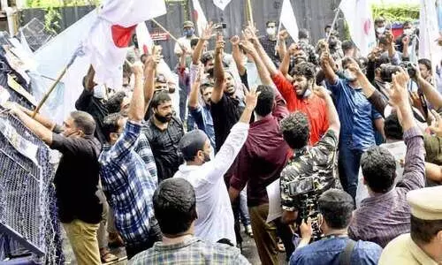 സോളിഡാരിറ്റി ക്ലിഫ്​ഹൗസ്​ മാർച്ചിന്​ നേരെ പൊലീസ്​ ജലപീരങ്കി പ്രയോഗിച്ചു