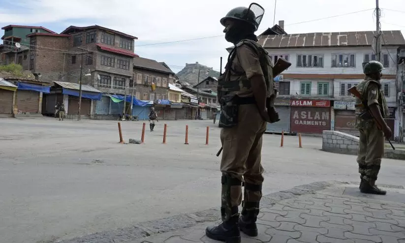 കശ്മീരിൽ മൊബൈൽ ഫോൺ സർവീസ് പുനഃസ്ഥാപിച്ചു കശ്മീരിൽ മൊബൈൽ ഫോൺ സർവീസ് പുനഃസ്ഥാപിച്ചു