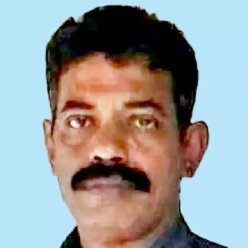 ലോ​റി​യി​ടി​ച്ച് വീ​ടി​നു മു​ന്നി​ൽ ഗൃ​ഹ​നാ​ഥ​ന് ദാ​രു​ണാ​ന്ത്യം