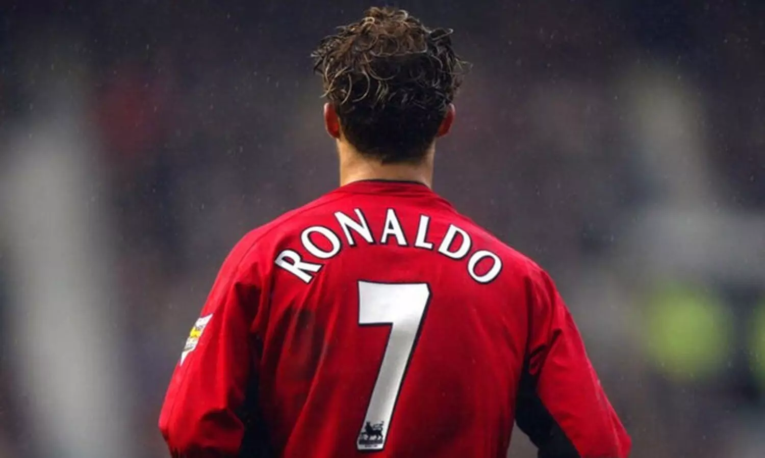 സിആർ7 ജഴ്​സിക്ക്​ വേണ്ടി നീണ്ട ക്യൂ; 12 മണിക്കൂറുകൾ കൊണ്ട്​ വിറ്റുപോയത് 437 ​കോടി രൂപയുടെ ജഴ്​സി