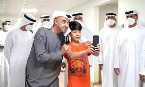 അഫ്ഗാനിൽ നിന്നെത്തിയ കുടുംബങ്ങളെ ശൈഖ് മുഹമ്മദ് ബിൻ സായിദ് സന്ദർശിച്ചു