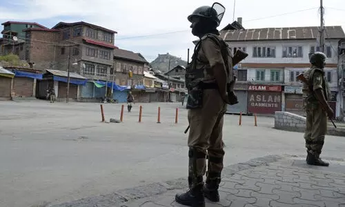 ക​ശ്​​മീ​രി​ൽ മൊ​ബൈ​ൽ ഫോ​ൺ സ​ർ​വീ​സ്​ പു​നഃ​സ്​​ഥാ​പി​ച്ചു