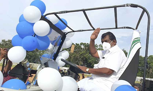 കെ.എസ്​.ആർ.ടി.സിക്ക്​ ടാറ്റ വക സൗജന്യ ബസ്​ ഷാസി, മന്ത്രി ഏറ്റുവാങ്ങി