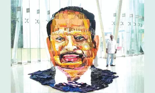 എം.​എ. യൂ​സു​ഫ​ലി​യു​ടെ ത്രി​മാ​ന​ചി​ത്ര​മൊ​രു​ക്കി  ഡാ​വി​ഞ്ചി സു​രേ​ഷ്