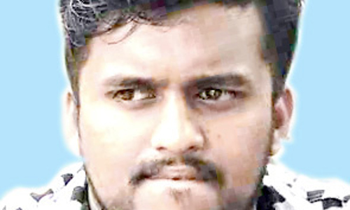 ബൈ​ക്ക് മ​ര​ത്തി​ലി​ടി​ച്ച് യു​വാ​വ് മ​രി​ച്ചു