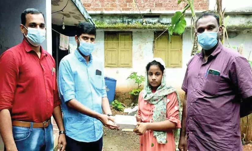 നി​ഹാ​ന ക​ത്തെ​ഴു​തി​യ​ത് വെ​റു​തെ​യാ​യി​ല്ല; മ​ന്ത്രി ഫോ​ണെ​ത്തി​ച്ചു, വീ​ടി​െൻറ കാ​ര്യ​ത്തി​ലും പ​രി​ഹാ​ര​മാ​വും