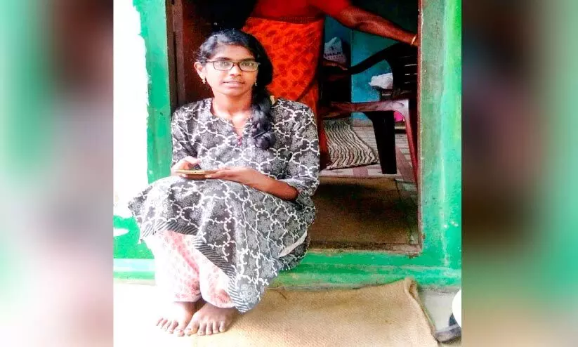 തോ​ട്ടം തൊ​ഴി​ലാ​ളി​യാ​യി, അ​ധ്യാ​പി​ക​യാ​യി; ഇ​നി സി​വി​ൽ സ​ർ​വി​സ്