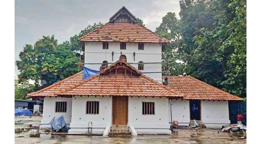 ചേരമാൻ ജുമാ മസ്ജിദ് ഗതകാല പ്രൗഢിയിലേക്ക് ചേരമാൻ ജുമാ മസ്ജിദ് ഗതകാല പ്രൗഢിയിലേക്ക്