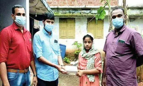 നി​ഹാ​ന ക​ത്തെ​ഴു​തി​യ​ത് വെ​റു​തെ​യാ​യി​ല്ല; മ​ന്ത്രി ഫോ​ണെ​ത്തി​ച്ചു, വീ​ടി​െൻറ കാ​ര്യ​ത്തി​ലും പ​രി​ഹാ​ര​മാ​വും