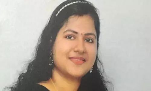 ഭർത്താവിനൊപ്പം ബൈക്കിൽ പോകവേ കാറിടിച്ച്​ യുവതി മരിച്ചു