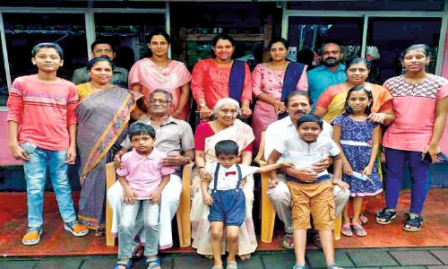 മോളുകുട്ടി ടീച്ചറുടെ വീട്ടിൽ അധ്യാപക സമ്മേളനം;13 അ​ധ്യാ​പ​ക​രാ​ണ്​ കു​ടും​ബ​ത്തി​ലു​ള്ള​ത്​