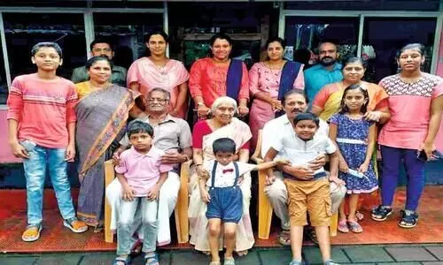 മോളുകുട്ടി ടീച്ചറുടെ വീട്ടിൽ അധ്യാപക സമ്മേളനം;13 അ​ധ്യാ​പ​ക​രാ​ണ്​ കു​ടും​ബ​ത്തി​ലു​ള്ള​ത്​