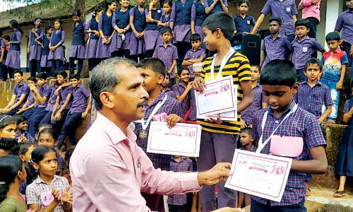 ഇത്​ പാണ്ടി സ്​കൂളി​നെ മുഖ്യധാരയിലേക്ക്​ നയിച്ച അധ്യാപകൻ