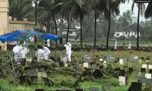 മകനേ.. നീ ഈ തീരത്ത് ഒരു പുഞ്ചിരിയായുറങ്ങൂ...! മകനേ.. നീ ഈ തീരത്ത് ഒരു പുഞ്ചിരിയായുറങ്ങൂ...!