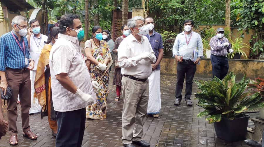 കേന്ദ്രസംഘം പരിശോധനക്കെത്തി; ഉറവിടം റമ്പുട്ടാൻ പഴത്തിൽനിന്നെന്ന് സംശയം കേന്ദ്രസംഘം പരിശോധനക്കെത്തി; ഉറവിടം റമ്പുട്ടാൻ പഴത്തിൽനിന്നെന്ന് സംശയം