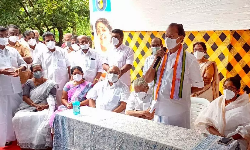 നേതാക്കളുടെ തെറ്റ്​ തിരുത്തു​േമ്പാൾ അസഹിഷ്​ണുത കാ​ട്ടേണ്ട –പി.ടി. തോമസ്