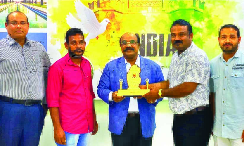 പി.​എ​ൻ. ബാ​ബു​രാ​ജി​നെ ആ​ദ​രി​ച്ചു