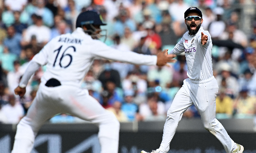 ഇംഗ്ലണ്ട്​ പതറുന്നു, പിടിമുറുക്കി ഇന്ത്യ; ഓവൽ ടെസ്റ്റിന്​ സൂപ്പർ ​ൈക്ലമാക്​സ്​