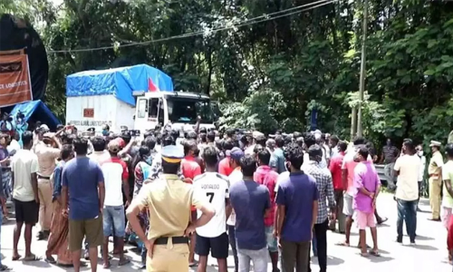 നോക്കുകൂലി ചോദിച്ച് ഐ.എസ്.ആർ.ഒ വാഹനം തടഞ്ഞ 50 പേർക്കെതിരെ കേസ്