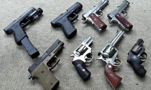 സ്വകാര്യ സുരക്ഷാ ജീവനക്കാരിൽനിന്ന് 18 തോക്ക് പിടിച്ചെടുത്തു