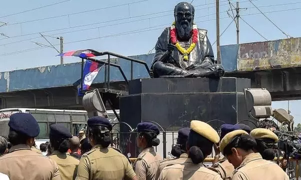 Periyar statue