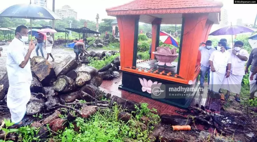 പയ്യാമ്പലത്ത്​ പട്ടിയെ കൊന്ന്​ കത്തിച്ച നിലയിൽ; പ്ര​തി​ഷേ​ധ​വു​മാ​യി ബി.​ജെ.​പി
