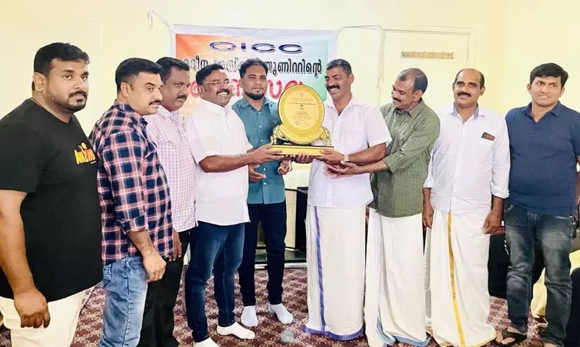 സ​ജി ഏ​ലി​യാ​സി​ന് ഒ.​​െഎ.സി.​സി യാ​ത്ര​യ​യ​പ്പ് ന​ൽ​കി