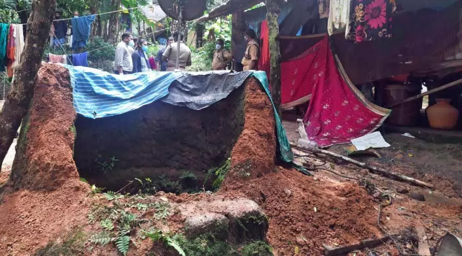 യുവതി കുട്ടിയുമായി കിണറ്റിൽചാടി മരിച്ച സംഭവം: ഭർത്താവിനോടുള്ള സംശയവും കുടുംബ കലഹവുമെന്ന് നാട്ടുകാർ യുവതി കുട്ടിയുമായി കിണറ്റിൽചാടി മരിച്ച സംഭവം: ഭർത്താവിനോടുള്ള സംശയവും കുടുംബ കലഹവുമെന്ന് നാട്ടുകാർ