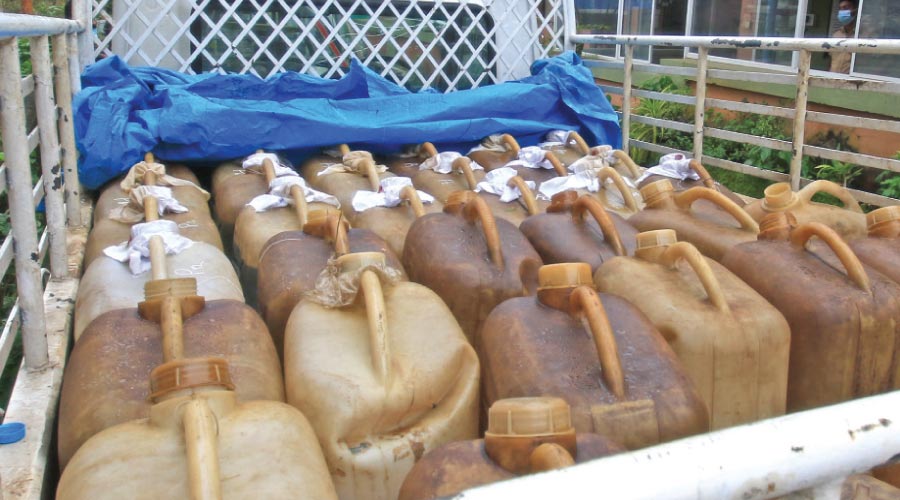 500 ലിറ്റർ വ്യാജ ഡീസൽ പിടികൂടി; വിൽപന 75 രൂപക്ക് 500 ലിറ്റർ വ്യാജ ഡീസൽ പിടികൂടി; വിൽപന 75 രൂപക്ക്