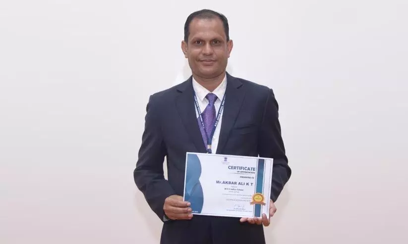 എം​ബ​സി അ​ധ്യാ​പ​ക പു​ര​സ്​​കാ​രം അ​ക്​​ബ​ർ മാ​സ്​​റ്റ​ർ​ക്ക്​