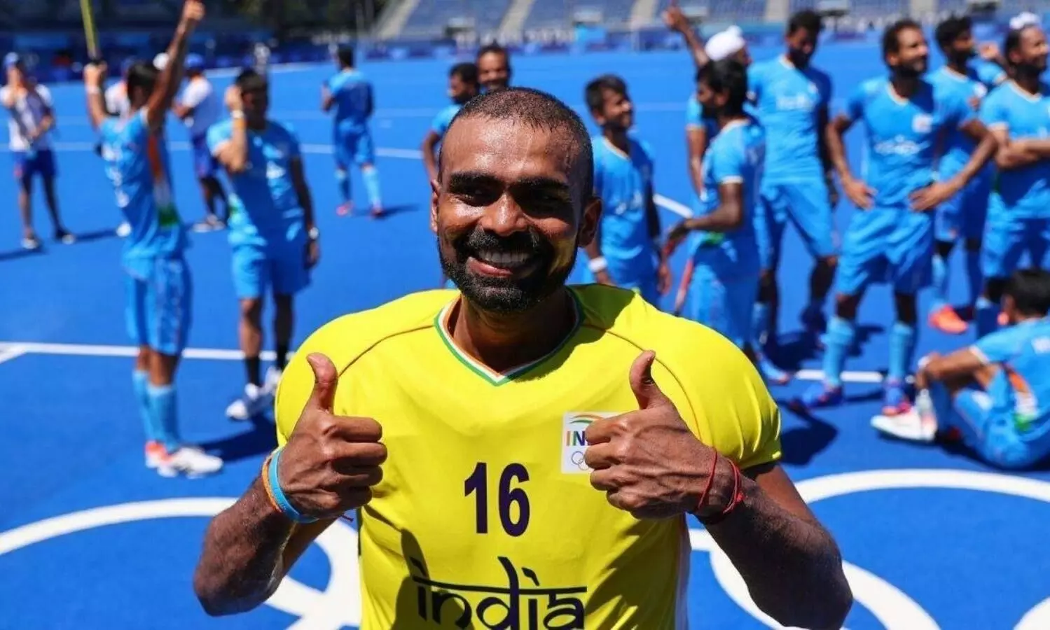 ശ്രീജേഷിന് എൽ.ഐ.സി 25 ലക്ഷം നൽകി