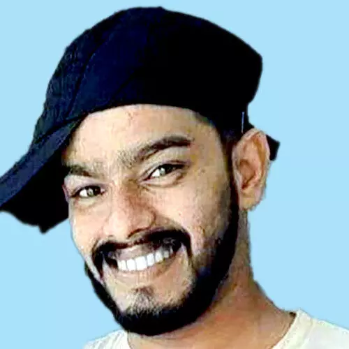 വാ​ഹ​നാ​പ​ക​ട​ത്തി​ൽ പ​രി​ക്കേ​റ്റ യു​വാ​വ് മ​രി​ച്ചു