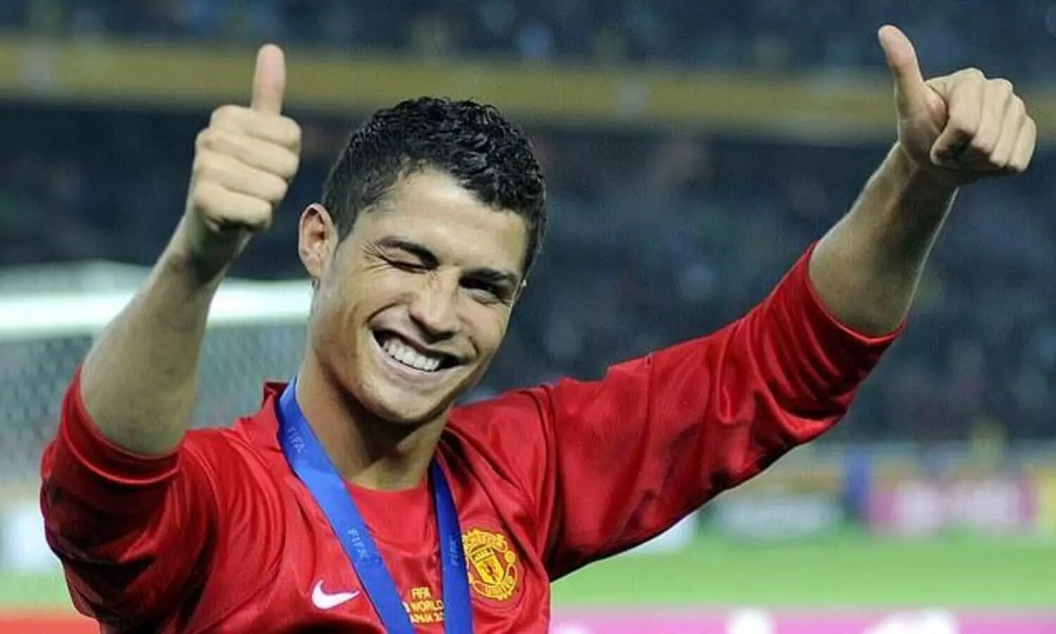 റൊണാൾഡോയുടെ ആദ്യ മത്സരം കാണാൻ തിരക്ക്​ കൂട്ടി ആരാധകർ; ഓൾഡ്​ ട്രഫോഡിൽ കോവിഡ്​ നിയന്ത്രണങ്ങൾ കർശനമാക്കുന്നു